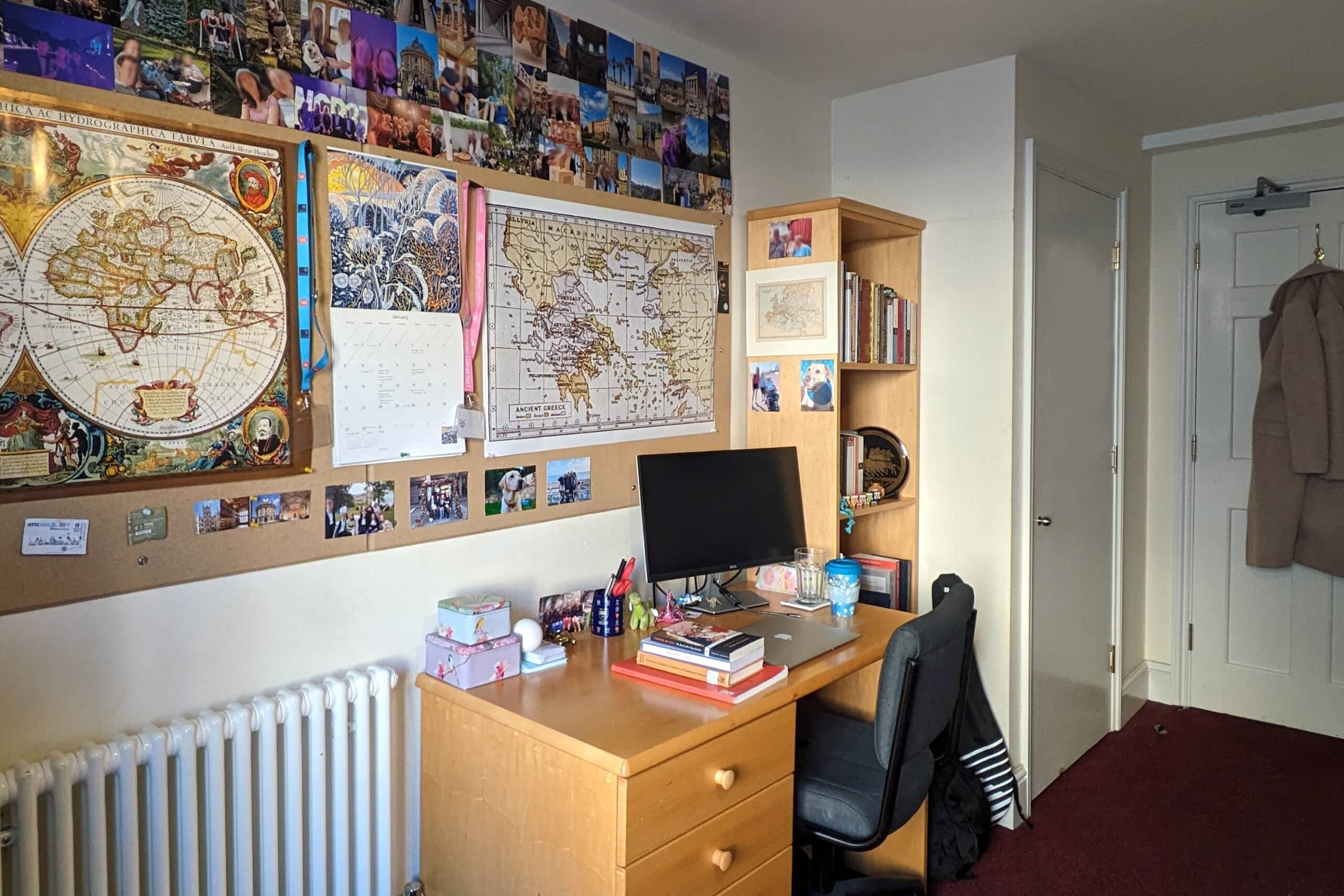 Desk and noticeboard in Beaumont Street bedroom