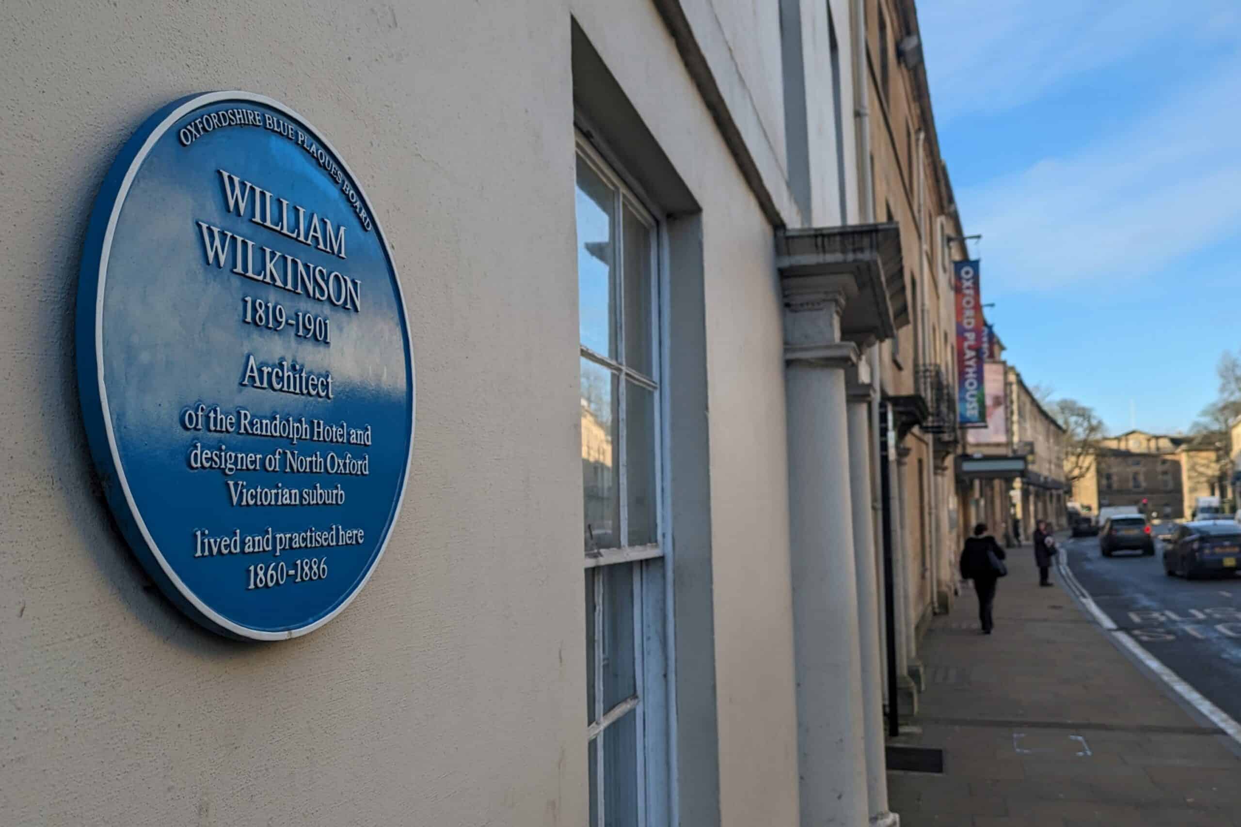 Blue plaque to William Wilkinson on Beaumont Street facade