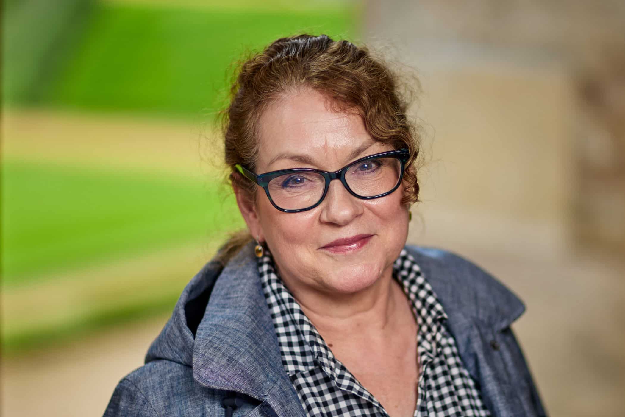 Headshot of Elizabeth Smith