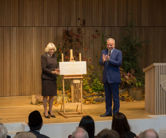The Duchess of Cornwall and Sultan Nazrin Shah unveiling stone plaque