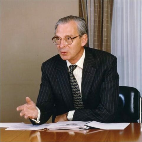 Headshot of Timothy Sainsbury