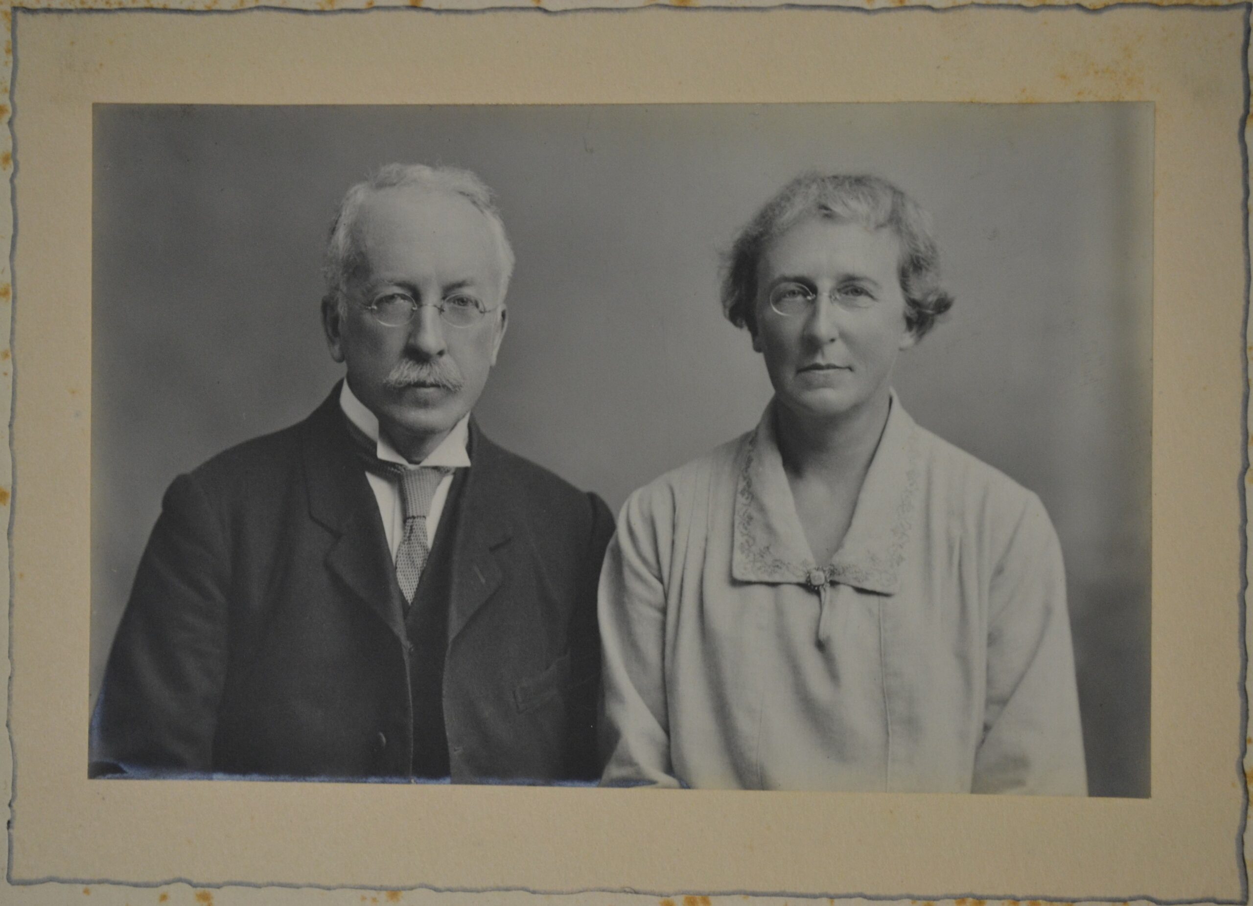 Black and white photograph of Grace and Harry Hadow.