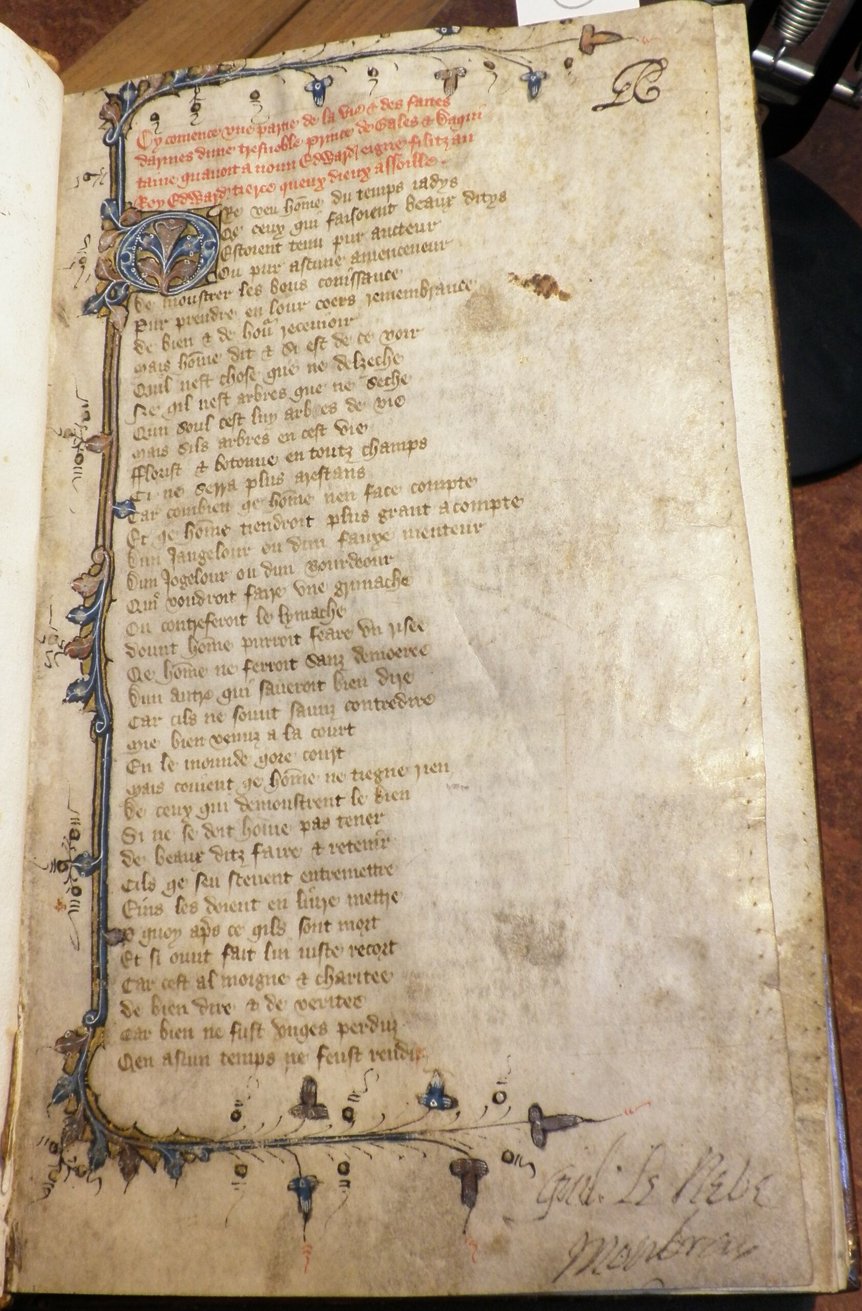 First page of manuscript, with an illuminated capital and illumination in the margins, and George Clarke's mark on the upper left corner.