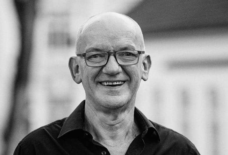 Headshot of Bob Chilcott
