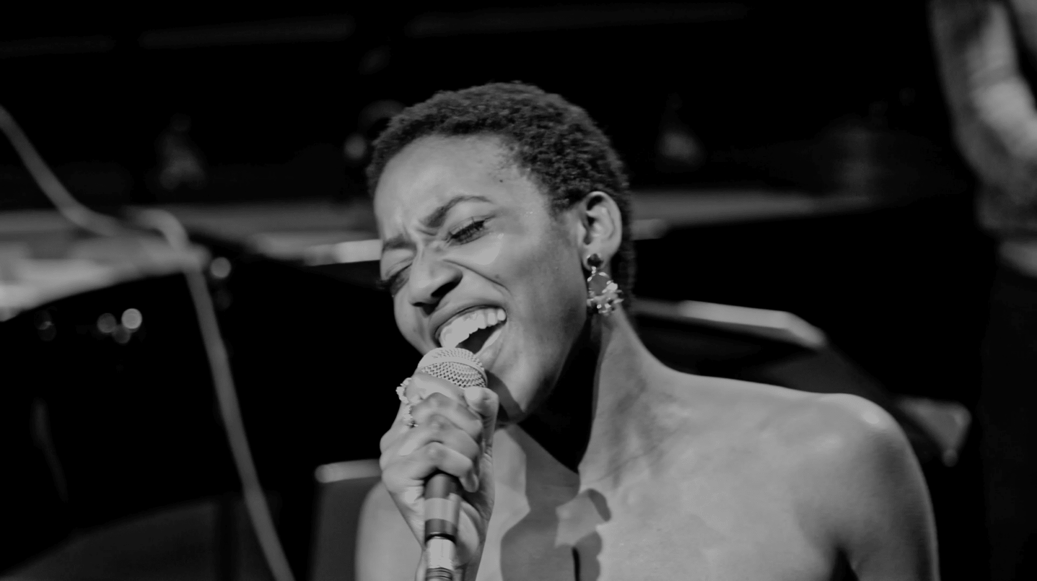 Gabriella Liandu singing
