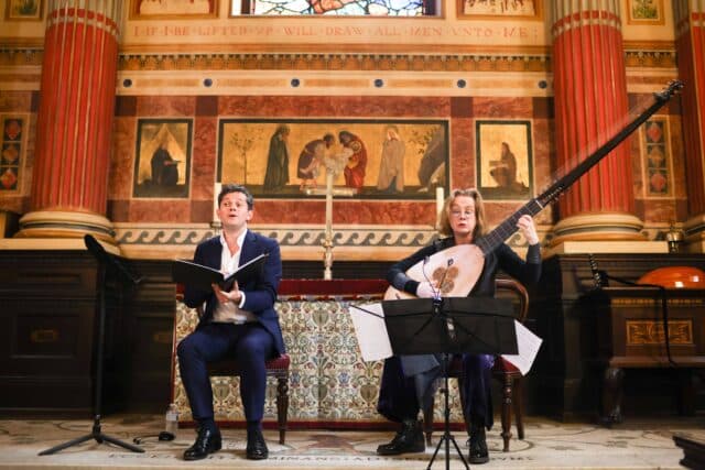 Lute players in the Chapel