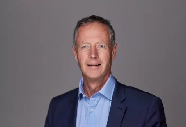 Headshot of Andrew Carr